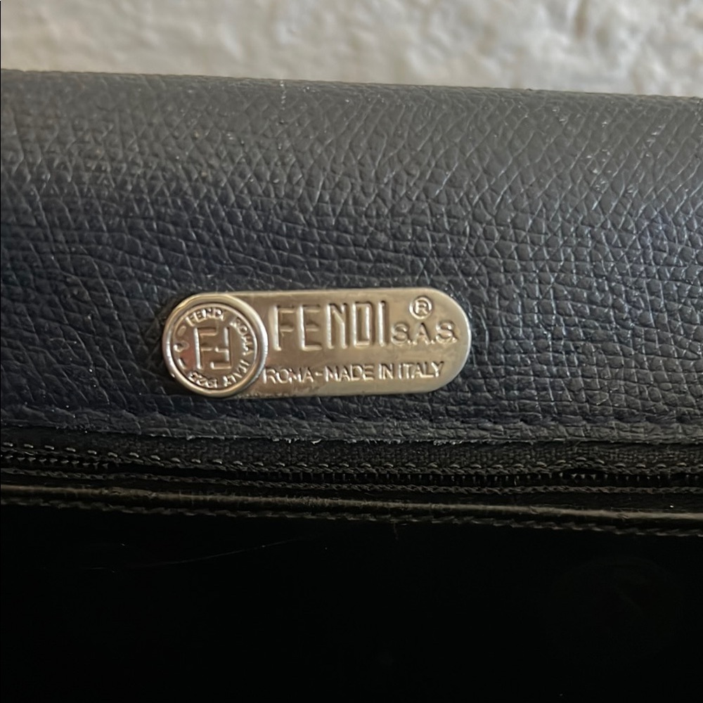 Vintage Fendi Messenger Bag with Monogram Fendi Pattern and Adjustable Strap - Picture 5 of 14